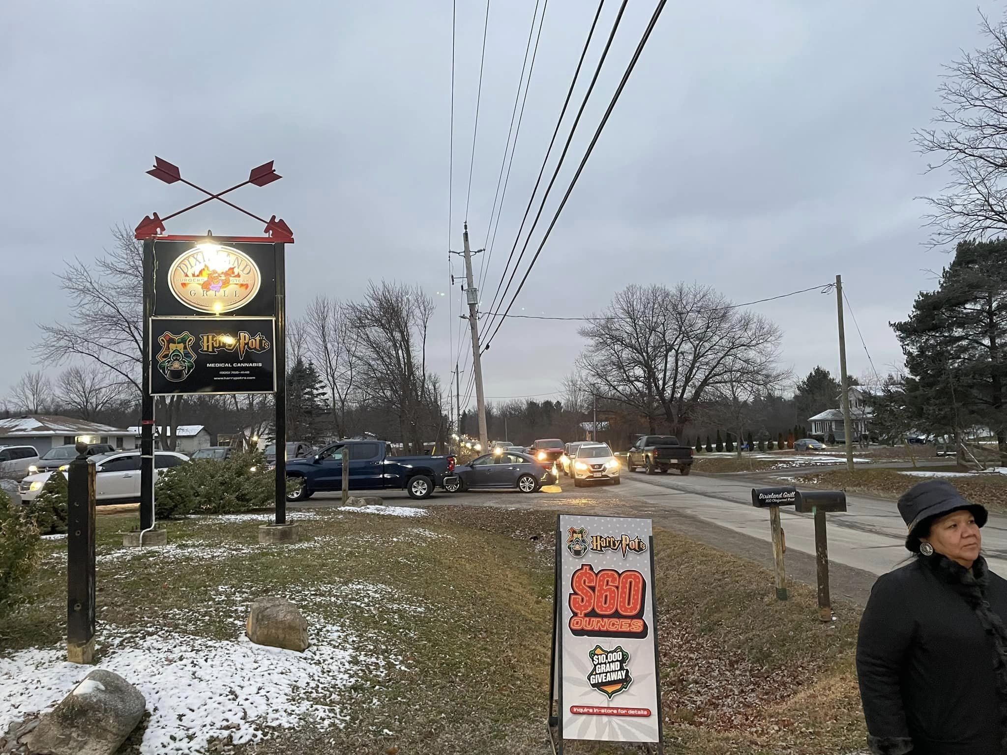 Dixieland Grill owner donates thousands in fresh food to community