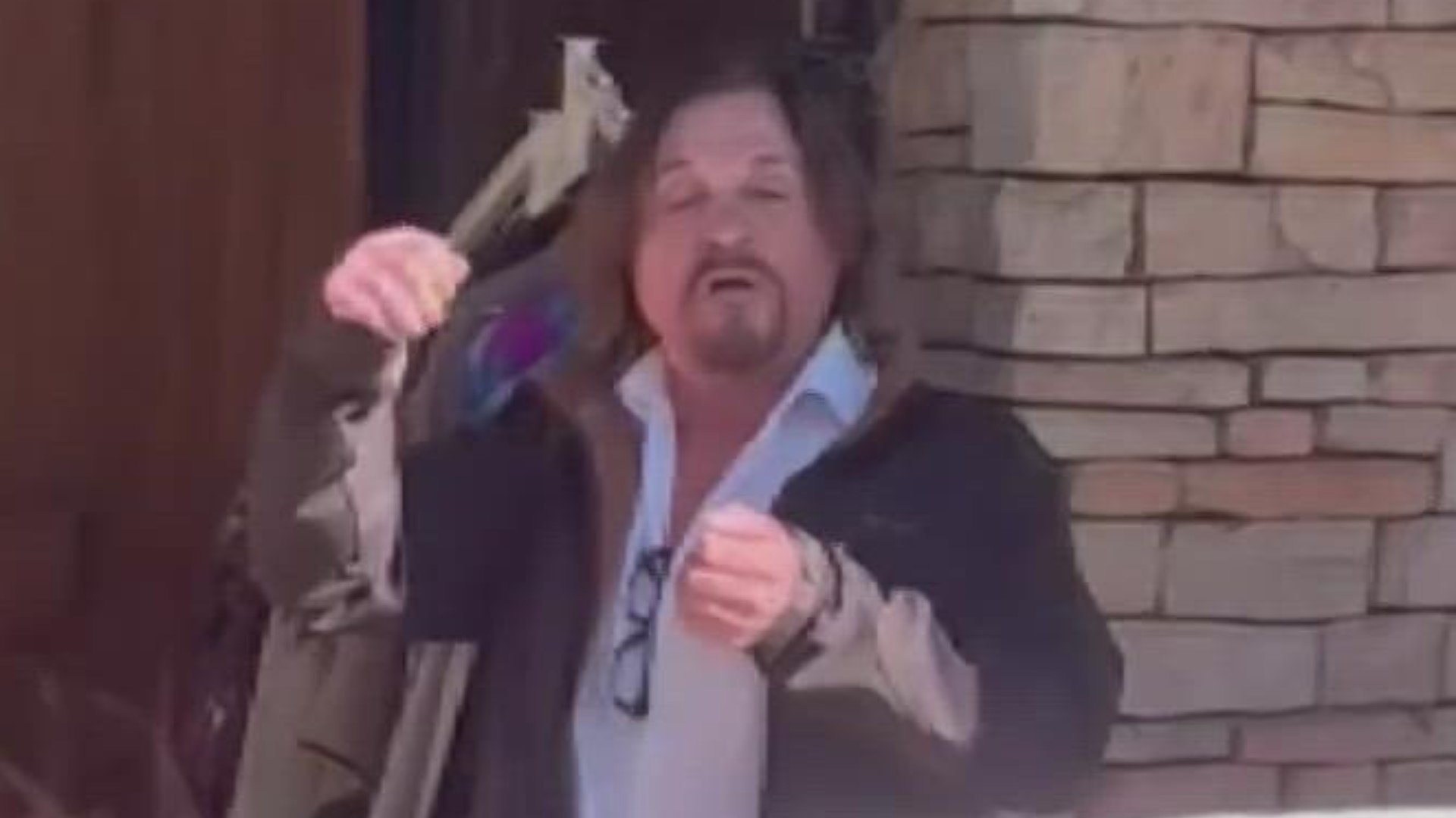Native dancers want Arizona gallery owner held on hate crime