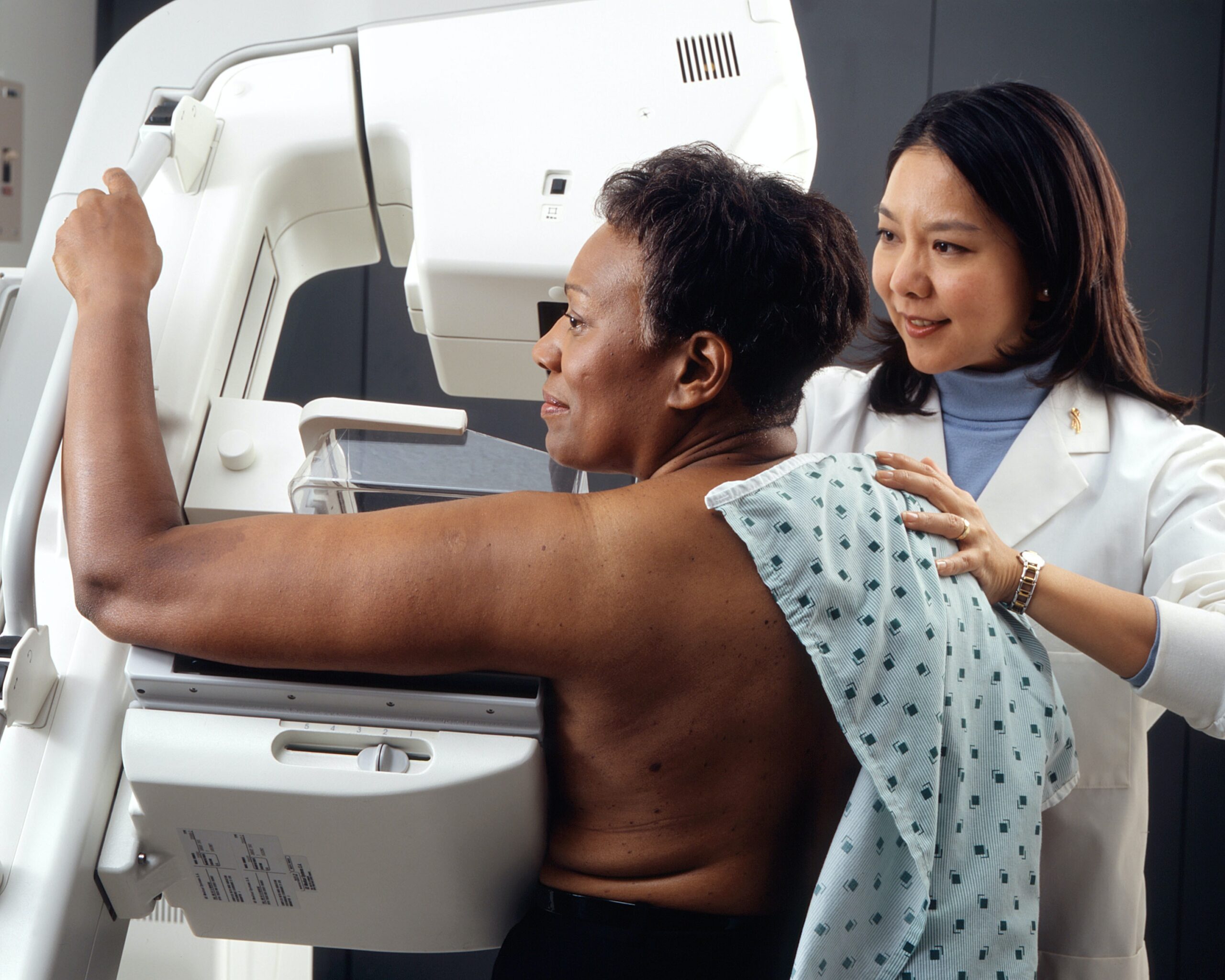Ontario lowering age for regular breast cancer screenings
